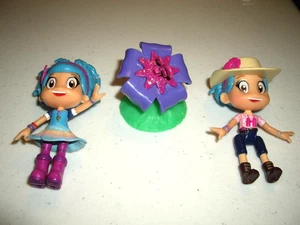 T31 Netflix 3 piezas 2 Muñecas Luna Petunia Establo Occidental y Flor Circo DeSoleil 3" - Imagen 1 de 2