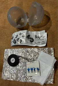 THE BEATLES Die-cast Record Charm HELP! 1965 Beatles Gashapon From Japan - Picture 1 of 7