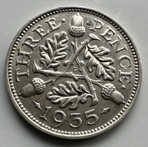 GB 1935, 3 Pence - George V 50% Silver Coin Very High Grade - Picture 1 of 2