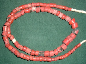 Strand Of Hudson's Bay Trade Beads/Rojo Veneciano Verde Corazón Africano Cuentas Comerciales - Imagen 1 de 4