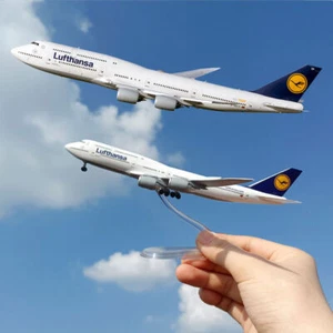 Avión de exhibición estática modelo de avión Lufthansa pintado B747-8 escala 1:400 - Imagen 1 de 12