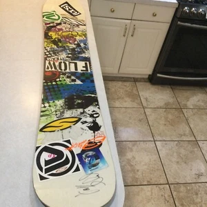 FLOW Icon 156cm Snowboard The Team Board Signed - Picture 1 of 22