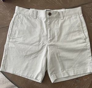 J Crew pantaloncino uomo 7” cucitura interna, taglia 32 beige nuovo con etichetta - Foto 1 di 3