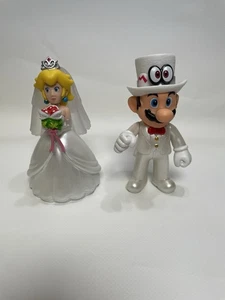 🍄Super Mario Bros Mario & Princess Peach Vinyl Kunststoff Figur Spielzeug Puppe 5,25 Zoll🍄 - Bild 1 von 3
