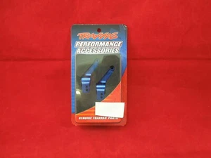 TRAXXAS 1952X REAR BLUE ALUMINUM STUB AXLE CARRIERS Stampede Slash Rustler 4X4 - Picture 1 of 2