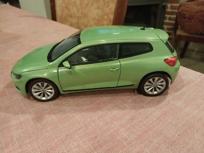 voiture 1/18 norev scirocco VW couleur verte portes ouvrantes - Photo 1/4