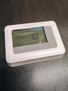 Honeywell RTH7560E1001 1950 - 7 Day Programmable Thermostat - Picture 1 of 2