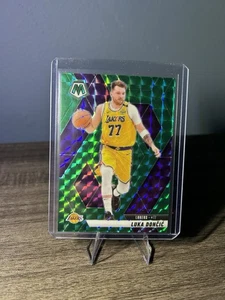 2024 NBA Mosaico Luka Doncic Verde y Púrpura Prizm Lakers Uniforme - Imagen 1 de 2