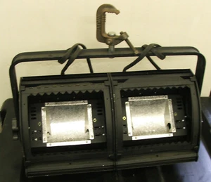 Altman Focusing Cyc wash light - 2 Cell with yoke or use as ground row       NEW - Picture 1 of 9