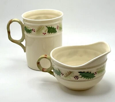 Vintage Irlanda BELLEEK Natal HOLLY CREAMER com Caneca Copo Marca Marrom Excelente - Imagem 1 de 3