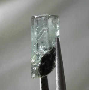 1.77 ct Colombian Emerald crystal with pale green color - Muzo, Colombia - Picture 1 of 5