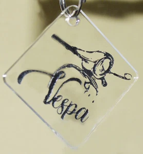 Portachiavi in PLEXGLASS modello: VESPA, PIAGGIO, dimensioni: 40 X 40 mm - Foto 1 di 1