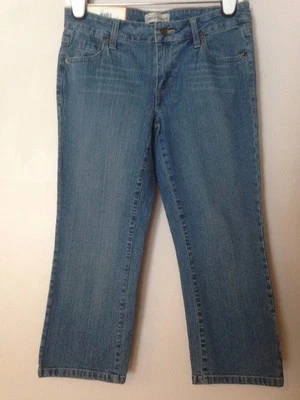 NWT STEVE & BARRY'S WOMEN CAPRI LIGHT WASH STRETCH CAPRI JEANS SZ 4 L22 - Image 1 of 4