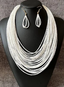 Parure blanche multi rang, perles de rocaille, réglable, Blanche, Neuf - Imagen 1 de 2