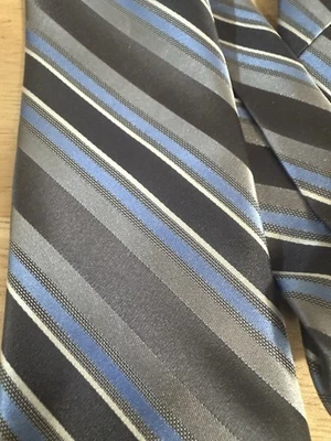 Claiborne Mens Necktie Tie 100% Silk Blue Grey Striped - Imagem 1 de 4