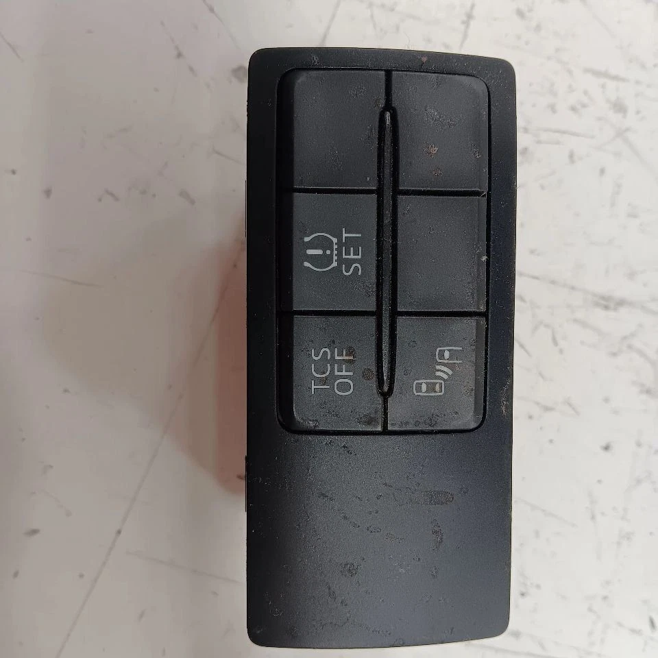 Interruptor de control de tracción Mazda CX-3 2016 2017 2018 Foto 1 de 4