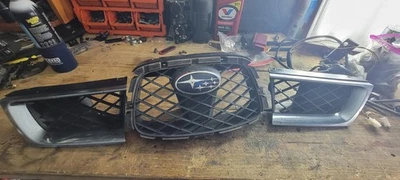 Juego de rejilla de parachoques delantero cromado genuino Subaru Impreza 2006-2007 Foto 1 de 4