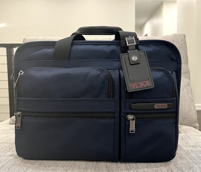 Calzoncillo organizador para portátil TUMI EXPANDIBLE NUEVO CON ETIQUETAS. Funda desmontable para portátil. Azul marino. Foto 1 de 4
