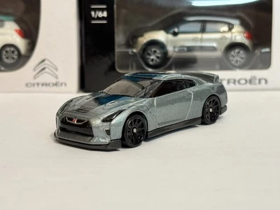 Hot Wheels Mainlines - '17 Nissan GT-R (R35) GREY 1/64 - Loose - Image 1 of 4