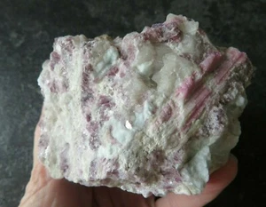 IMPRESIONANTE PIEZA NATURAL RUBELITA Y LEPIDOLITA EN CUARZO (468 gramos / 105 mm) (4) - Imagen 1 de 9