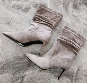M&S Stiefeletten mit Stilettoabsatz und Rüschen - echtes Wildleder - normale Passform - Größe 7 - Bild 1 von 11