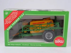SIKU 1/32 N.2563 Rimorchio Seminatrice Spruzzatore Amazon Ug 4500 Nuovo IN - Foto 1 di 13