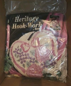 Bernat Heritage Kit Gancio-Lavoro Cuore di Fiori Tappeto 14" x 13" - Foto 1 di 5