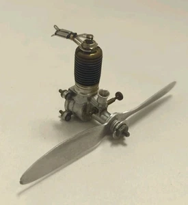 Vintage RC Baby Spitfire #2 Flugzeugmotor Motor mit Metallpropeller - ungetestet - Bild 1 von 13