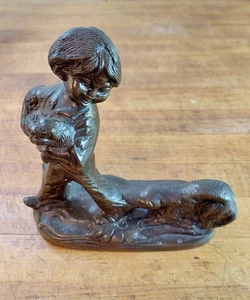 Bronzeskulptur, Darstellung Junge mit Hund ziehen und Welpe. Vintage. - Bild 1 von 6