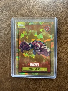2024 Topps Chrome Sapphire Marvel Rek-Rap Gold Refractor /50 Spider-Man - Bild 1 von 2