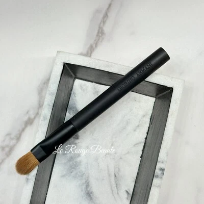 Giorgio Armani 21 Eye Shader Eyeshadow Brush - Natural Sable Hair - Image 1 of 3
