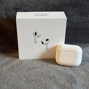 Apple AirPods 3rd Generation with MagSafe charging case - Zdjęcie 1 z 6