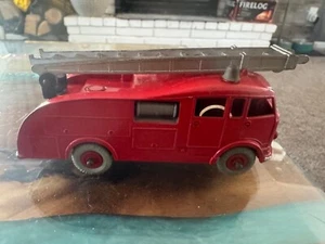 MECCANO COMPLETE W/ORIGINAL LADDER Dinky Toys # 555 Fire Engine Made in England - Picture 1 of 7