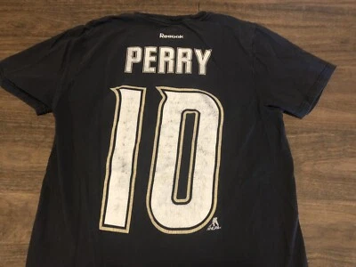 Camiseta negra pequeña Corey Perry Anaheim Ducks NHL Stadium Series 2014 Foto 1 de 4