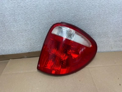 Luz trasera lateral derecha para pasajero Dodge Grand Caravan 2004 2005 2006 2007 U6570 DW Foto 1 de 4