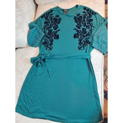 ¡NUEVO! Vestido Desigual Telma Estampado Verde Tejido Con Media Manga Crepé EE. UU. Talla XXS $116 Foto 1 de 4