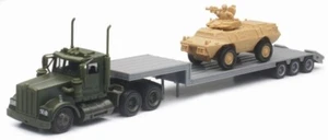 Nuevo Ray 1:43 Misión Militar Kenworth W900 con vehículo de reconocimiento tanque sin usar, en caja - Imagen 1 de 1