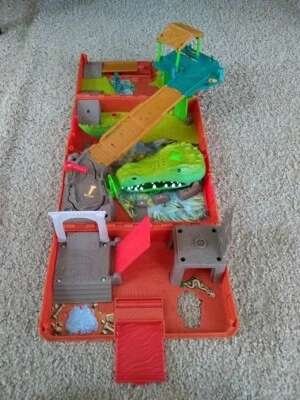 Matchbox CROC ADVENTURE Pop Up Play Set Case Toy Mattel w/ Sound - Image 1 of 4