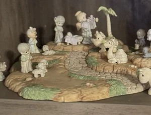 Precious Moments Resin Base For Mini Pewter Nativity Set. Figures NOT Included. - Picture 1 of 1