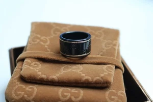 GUCCI RING ORIGINAL-750 WEIßGOLD & KORUND/BREITER MEMORIE RING - BANDRING / NEU - Foto 1 di 8