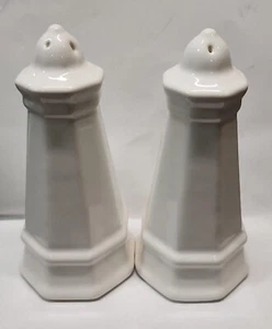 WHITE SALT AND PEPPER SHAKERS LIGHT HOUSE - Picture 1 of 3