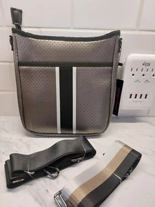 Bolso Bandolera Haute Shores Blake Showoff Pistola Pantalla Metal con Tiras Blancas y Negras - Imagen 1 de 8