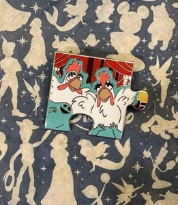 Disney Muppet Haunted Mansion Mystery Puzzle Pin LE 700: Camila Huhn oben links - Bild 1 von 2