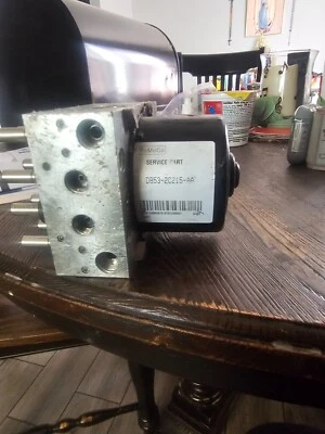 Ford Explorer 2013 motor de bomba ABS Foto 1 de 4