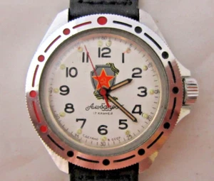 OROLOGIO MILITARE SOVIETICO RUSSO VOSTOK MECCANICO A CARICA MANUALE FUNZIONANTE - Foto 1 di 9
