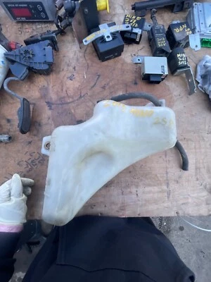 Botella de desbordamiento de radiador Hino 268 338 2011 a 2014 Jo8E probada buena ver fotos Foto 1 de 3