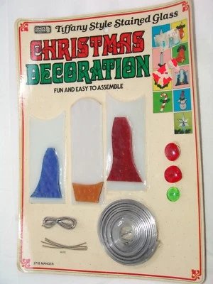 VINTAGE CHRISTMAS CRAFT HOUSE TIFFANY STYLE STAINED GLASS KIT NATIVITY MANGER - Image 1 of 4