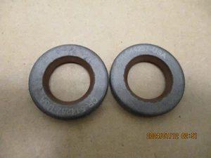 NEW OPEN BOX C/R 544257 OIL SEAL VITON, 1" BORE, 1.686 O.D, .256 WIDE, 2 PC'S LT - Picture 1 of 2