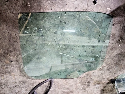 Подходит для Chrysler 300 2011-2015 годов выпуска левое стекло на заднюю дверь со стороны водителя от оригинального производителя - Изображение 1 из 2