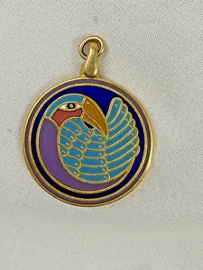 Colgante Laurel Burch Firmado Colorido Pájaro del Nilo Esmalte Cloisonne Tono Dorado - Imagen 1 de 5